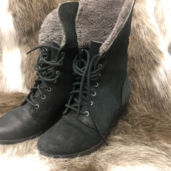 ***SOLD***Ugg Zea shearling lined wedge - Picture 5 of 7